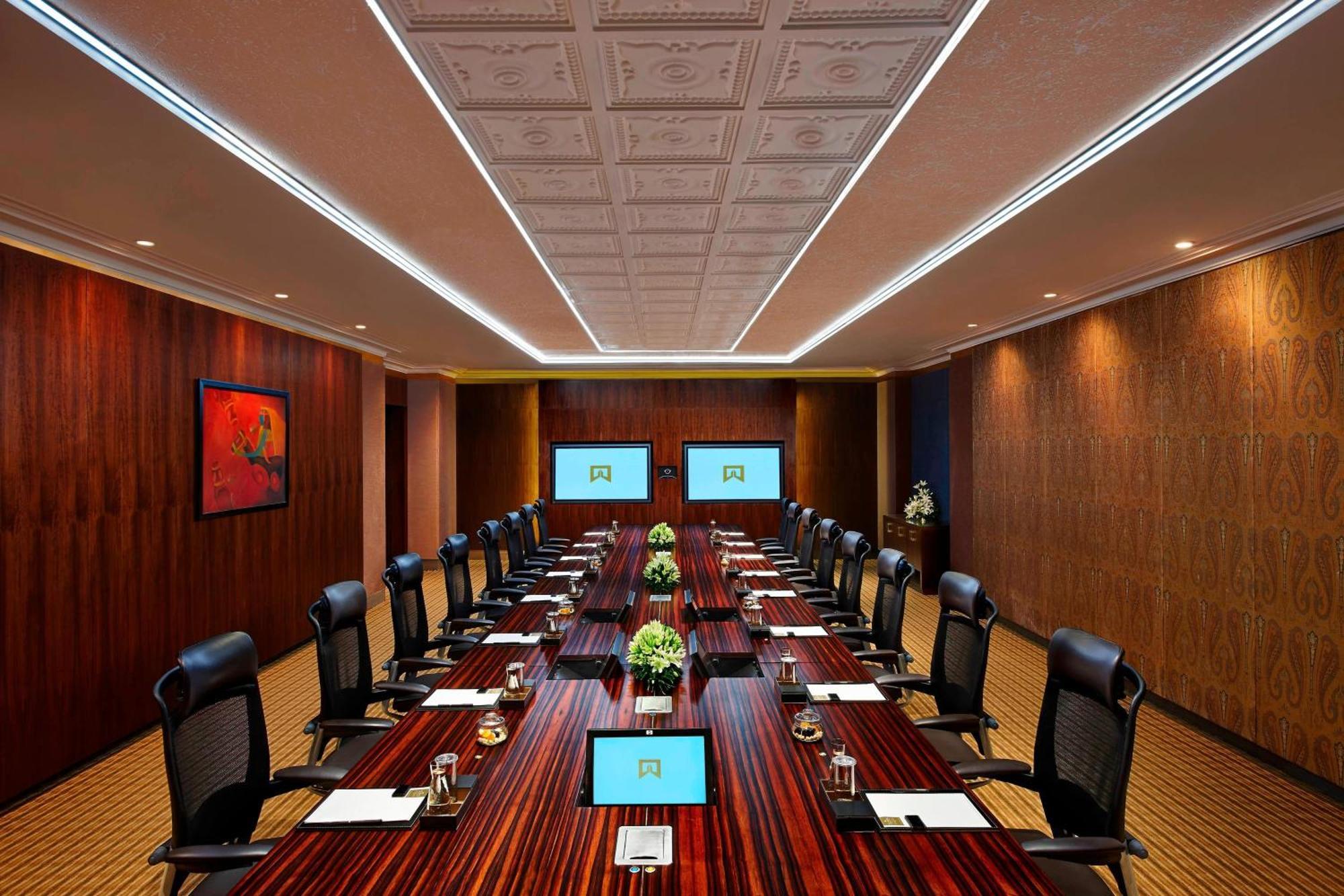فندق آي تي سي جراند تشولا، أحد فنادق لاكشري كولكشن، تشيناي المظهر الخارجي الصورة A meeting room at the InterContinental Hotel, London, Park Lane