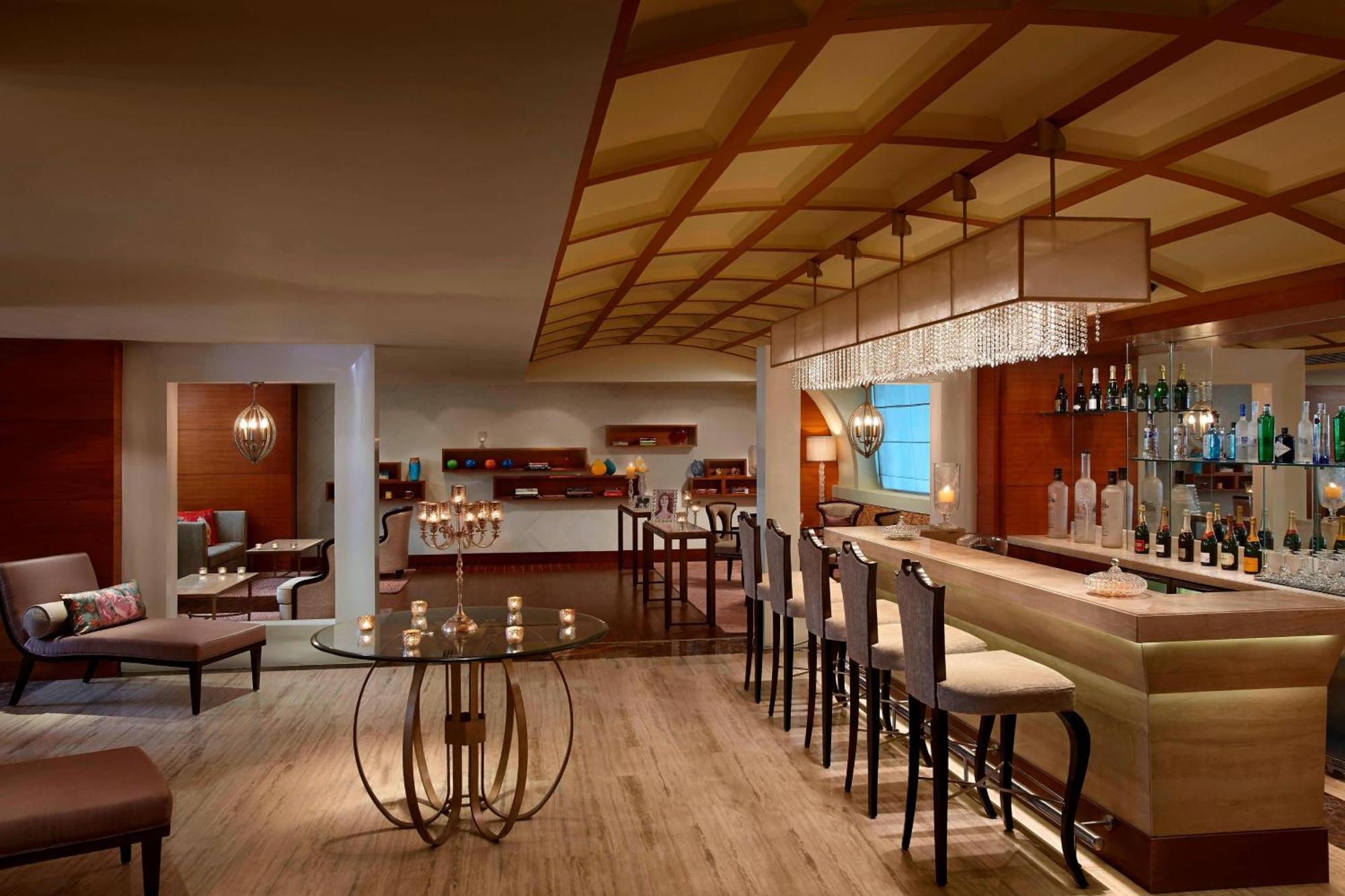 فندق آي تي سي جراند تشولا، أحد فنادق لاكشري كولكشن، تشيناي المظهر الخارجي الصورة The bar at the Westin