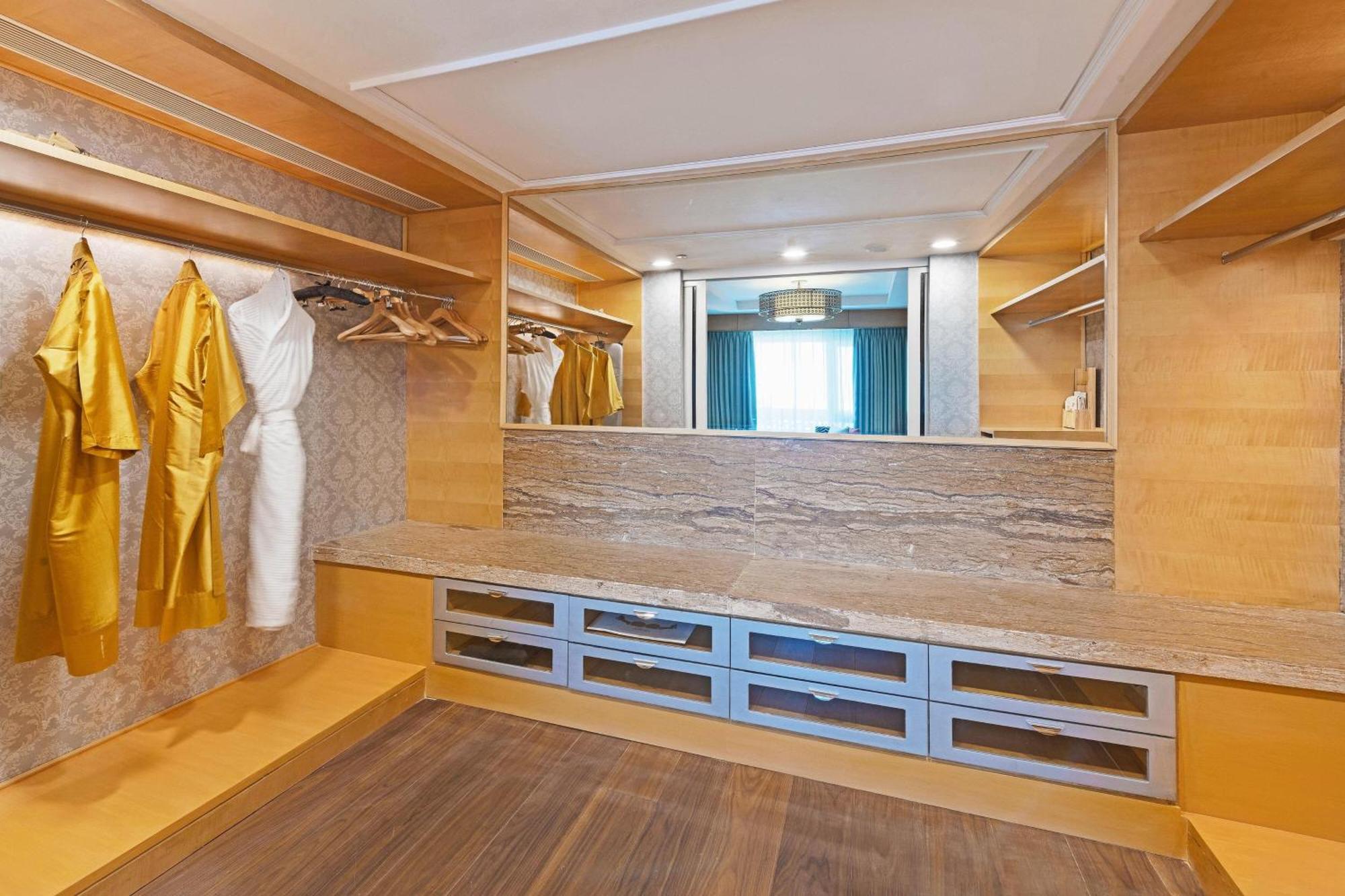 فندق آي تي سي جراند تشولا، أحد فنادق لاكشري كولكشن، تشيناي المظهر الخارجي الصورة A walk-in closet
